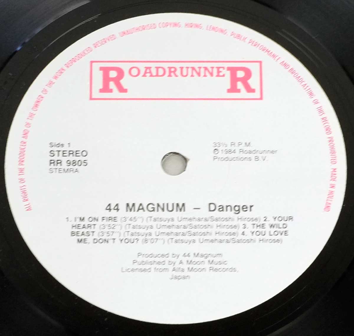 Enlarged High Resolution Photo of the Record's label 44 Magnum – Danger https://vinyl-records.nl