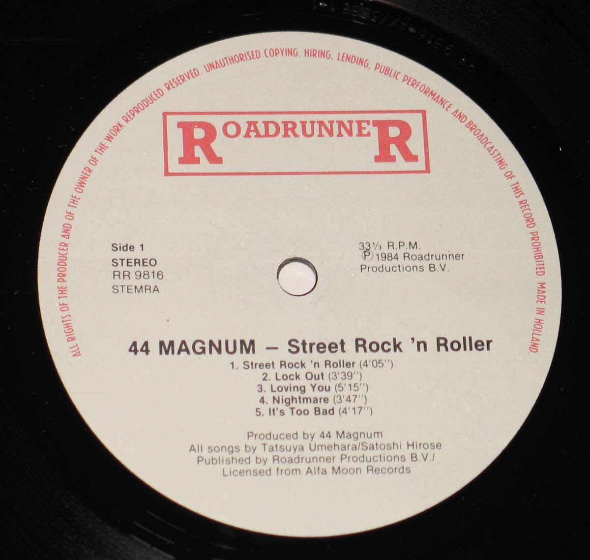 Enlarged High Resolution Photo of the Record's label 44 MAGNUM - Street Rock 'n Roller https://vinyl-records.nl