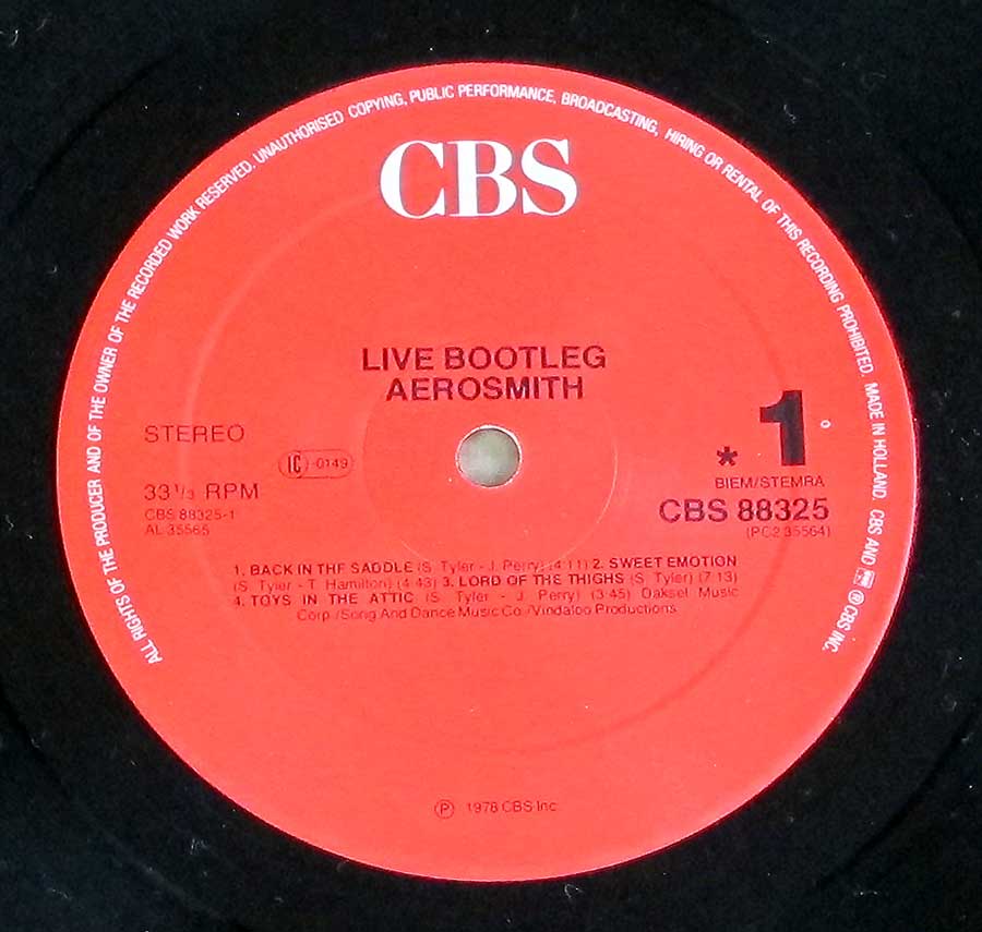 Close-up Photo of Red CBS Label of "AEROSMITH - Live Bootleg 2LP"