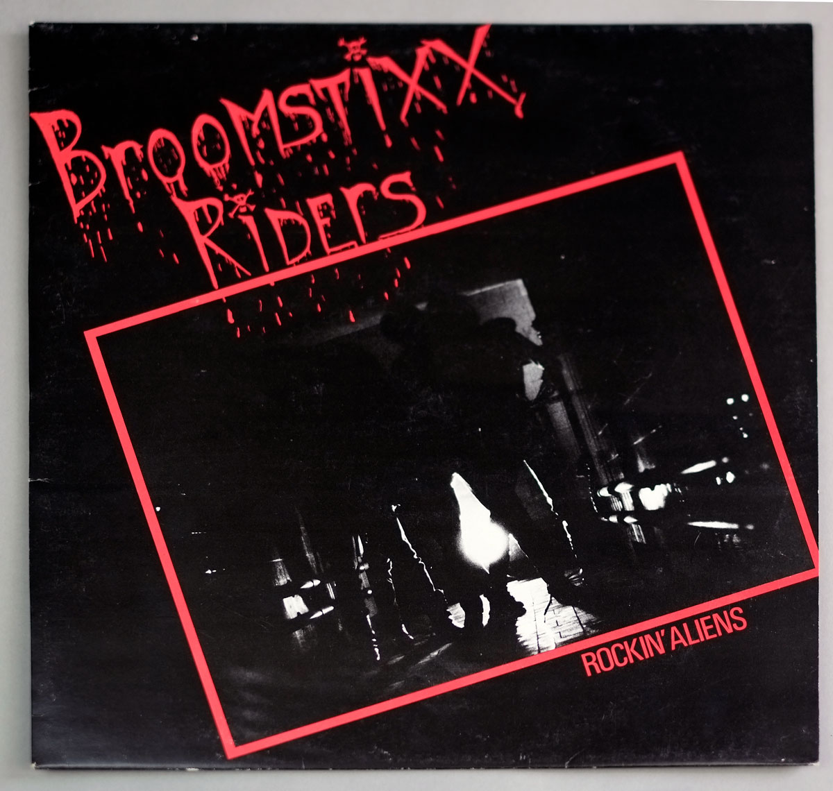 High Resolution Photo Album Front Cover of BROOMSTIXX RIDERS - Rockin' Aliens https://vinyl-records.nl