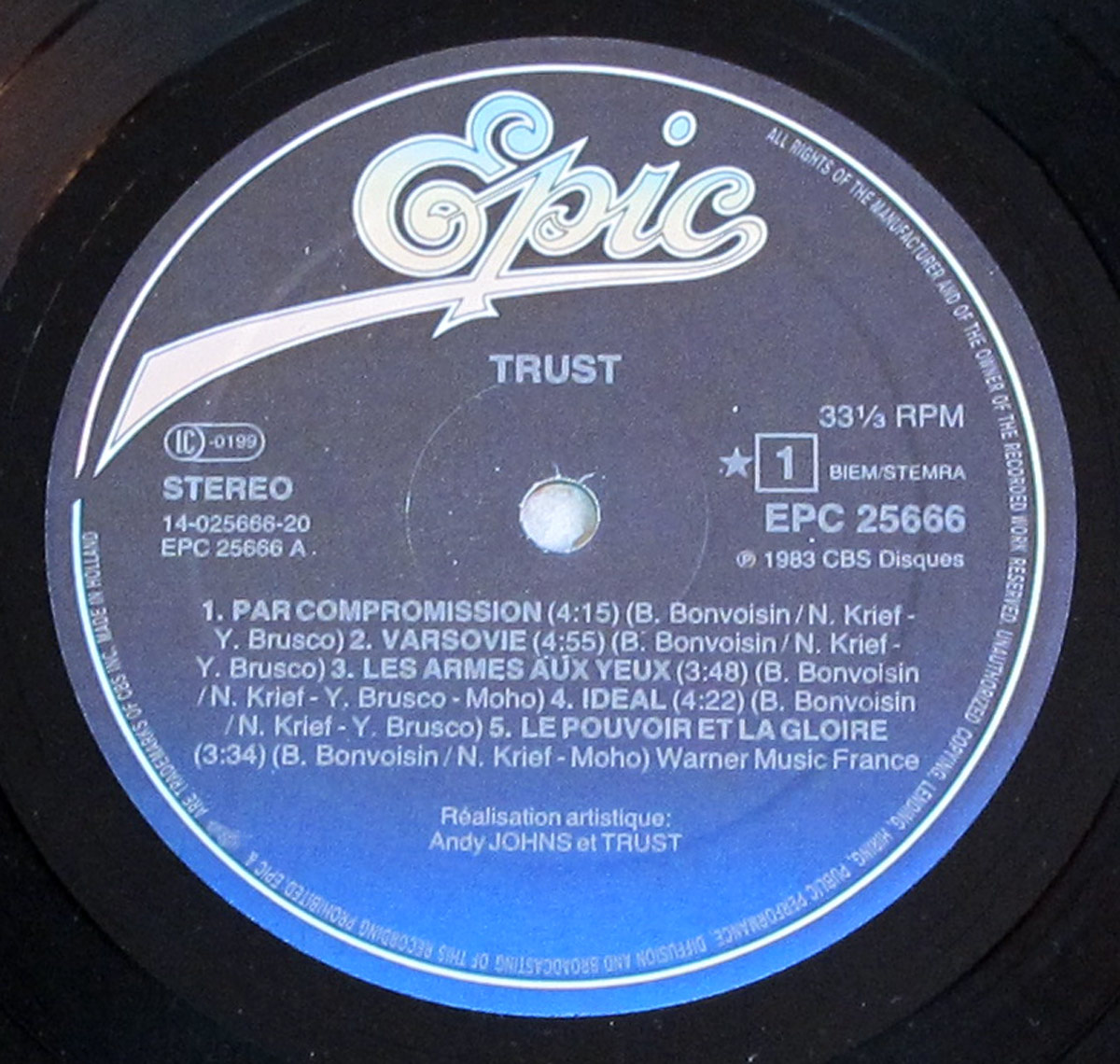 Close-up of the Epic record label on TRUST’s 1983 Idéal LP, showing the classic blue Epic design with silver logo, catalog number EPC 2566 A, 33⅓ RPM marking, and full side-one track listing.