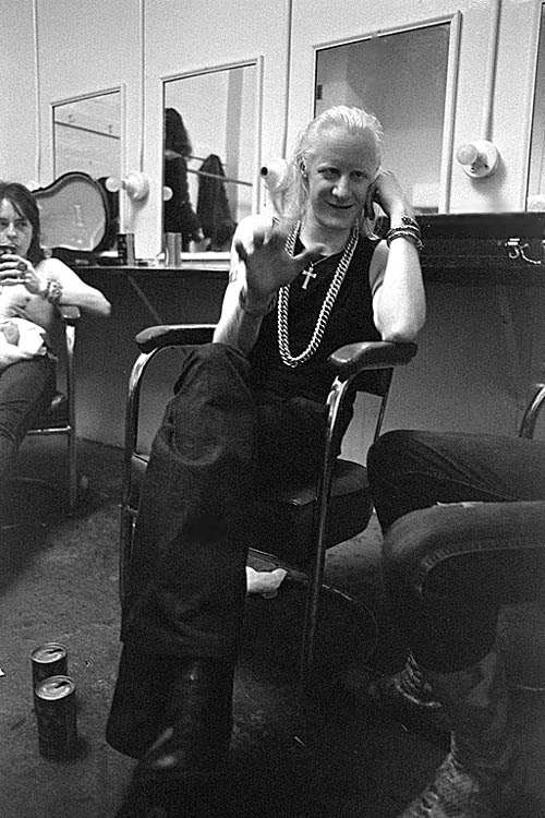 Album Front cover Photo of Johnny Winter in the dressing room, a Young Rick Derringer on the background https://vinyl-records.nl/