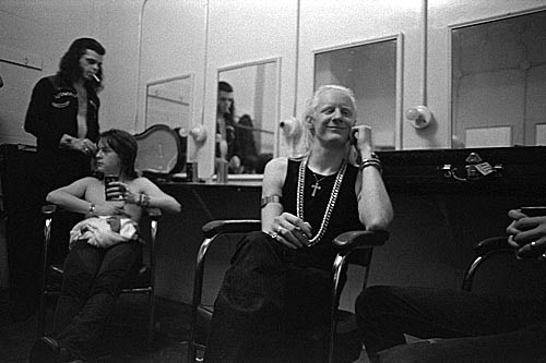 Album Front cover Photo of Johnny Winter and Rick Derringer in Dressing Room https://vinyl-records.nl/