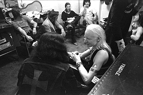 Album Front cover Photo of Johnny Winter and band in the dressing room https://vinyl-records.nl/