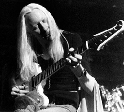 Photo of Johnny Winter in 1974 https://vinyl-records.nl/