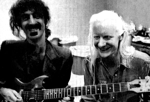 Photo of Frank Zappa together with Johnny Winter - https://vinyl-records.nl/johnny-winter/biography/index.html