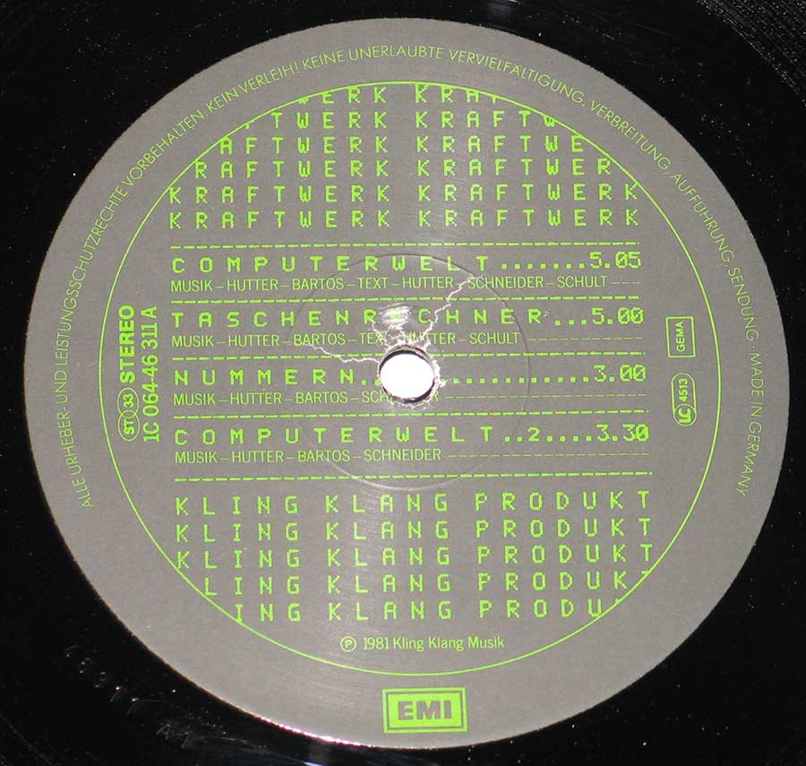 Close up of record's label Kraftwerk - Computerwelt Side One