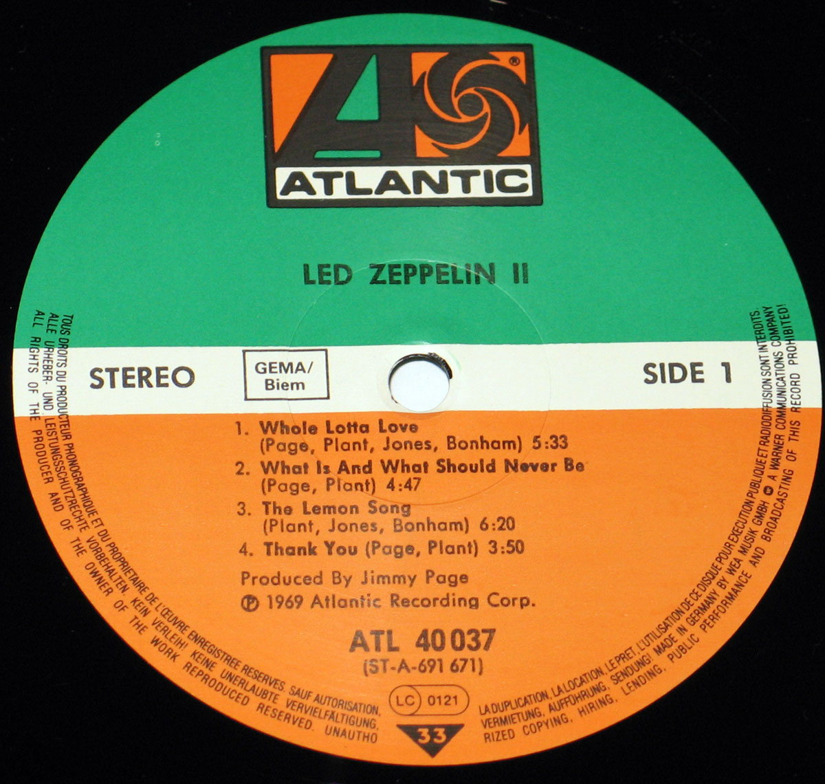 High Resolution Photo of Led Zeppelin II LP 