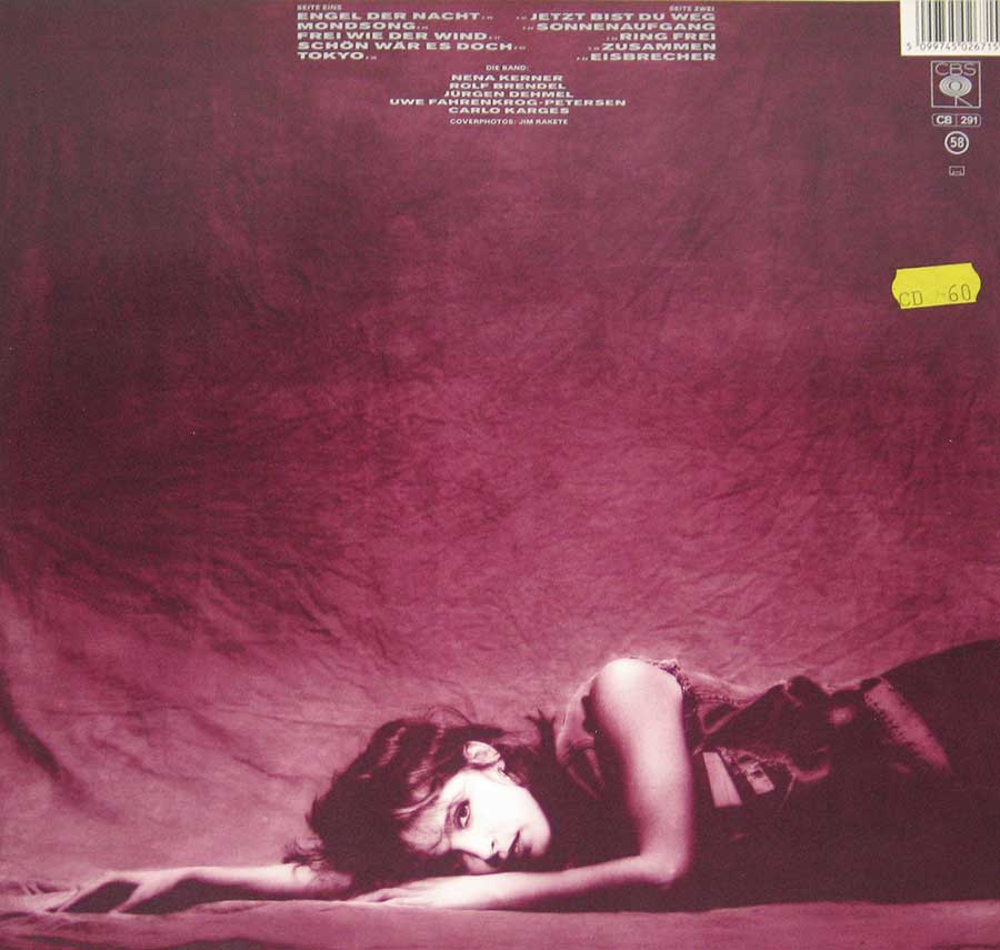 Photo of Nena lying on the floor on the album back cover 