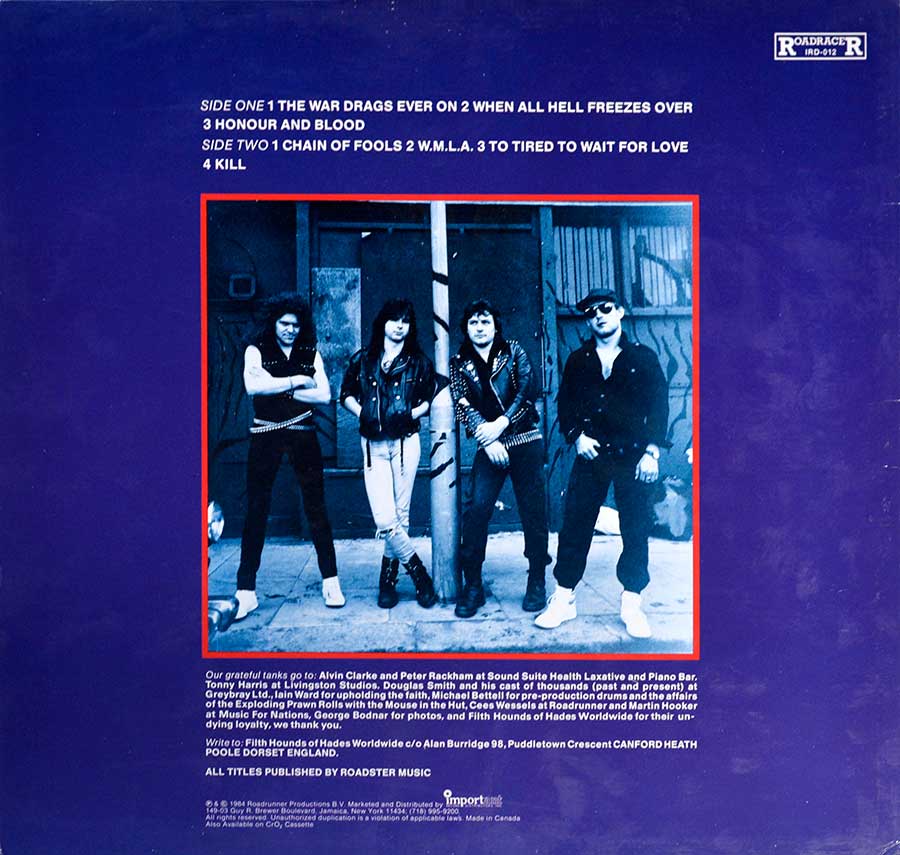 Photo of the TANK-band members in the center of the album back cover 