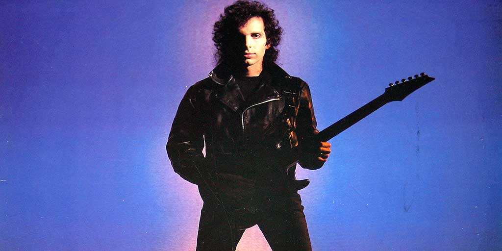 large album front cover photo of: JOE SATRIANI 