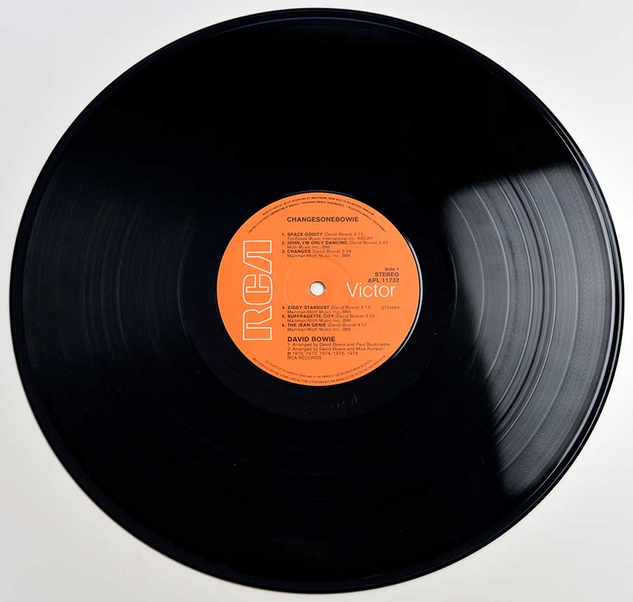 Photo of Side One of DAVID BOWIE - ChangesOneBowie Netherlands Release 
