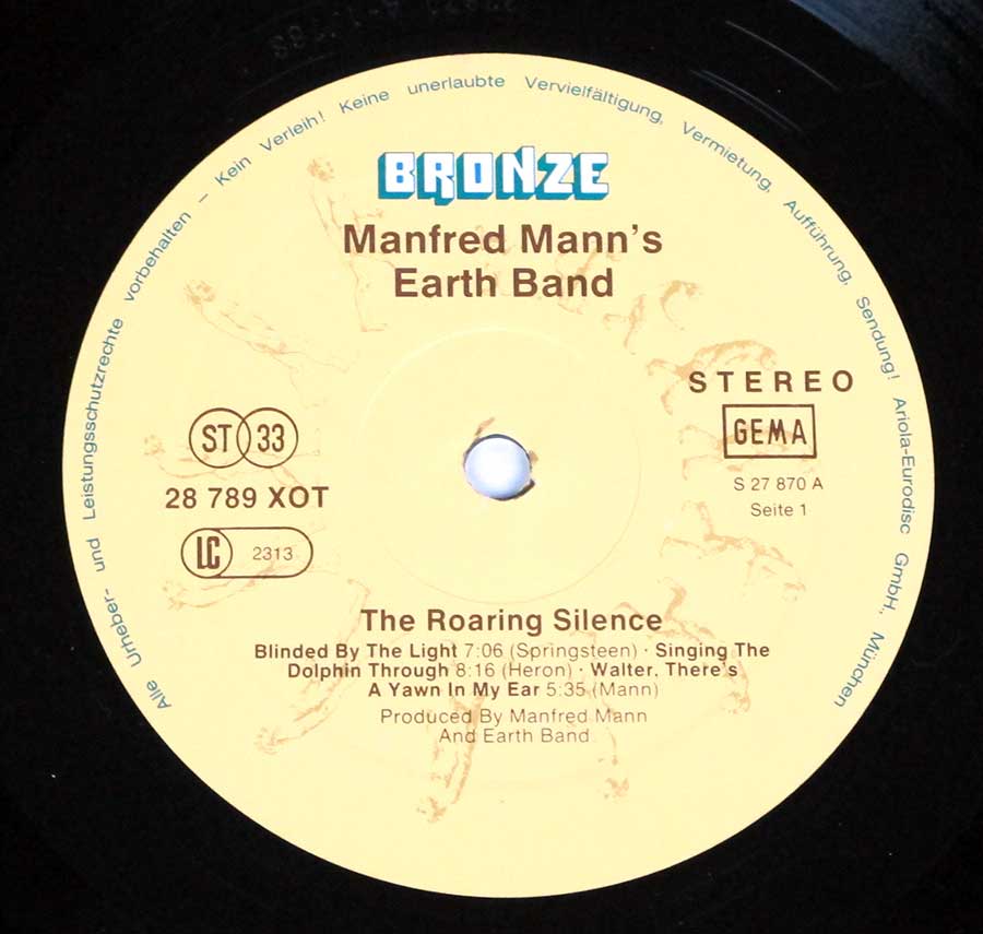 Close up of record's label MANFRED MANN'S EARTH BAND - Roaring Silence ( Germany ) Side One