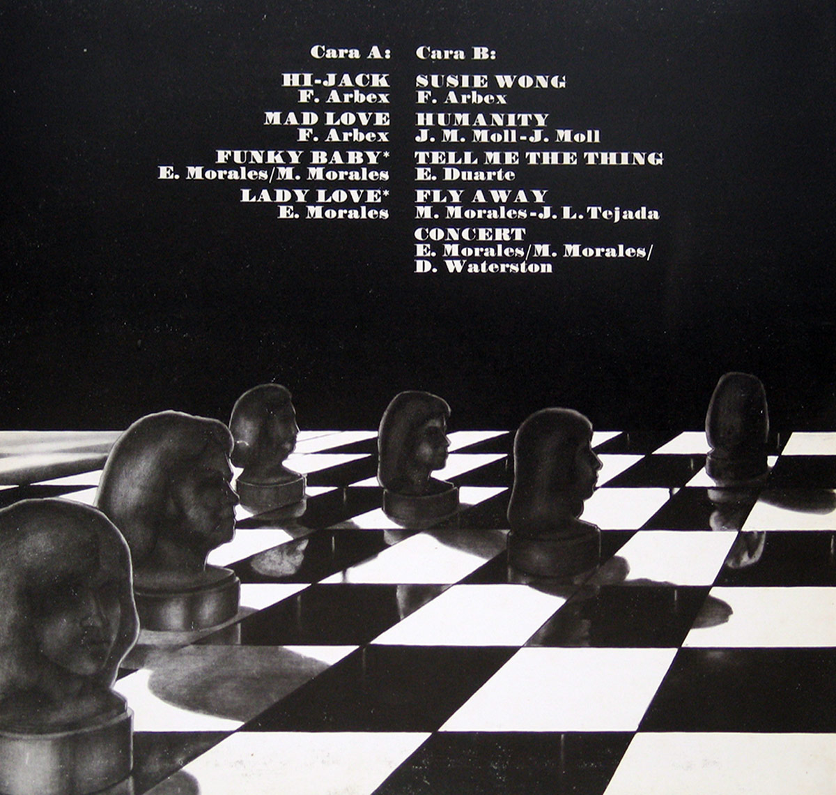 Gatefold interior of '¡Soltad a Barrabás!', featuring a surreal black-and-white checkerboard with sculpted busts resembling human heads as chess pieces, set against a dark, shadowy background. The album tracklist is displayed in the upper center in bold white text.