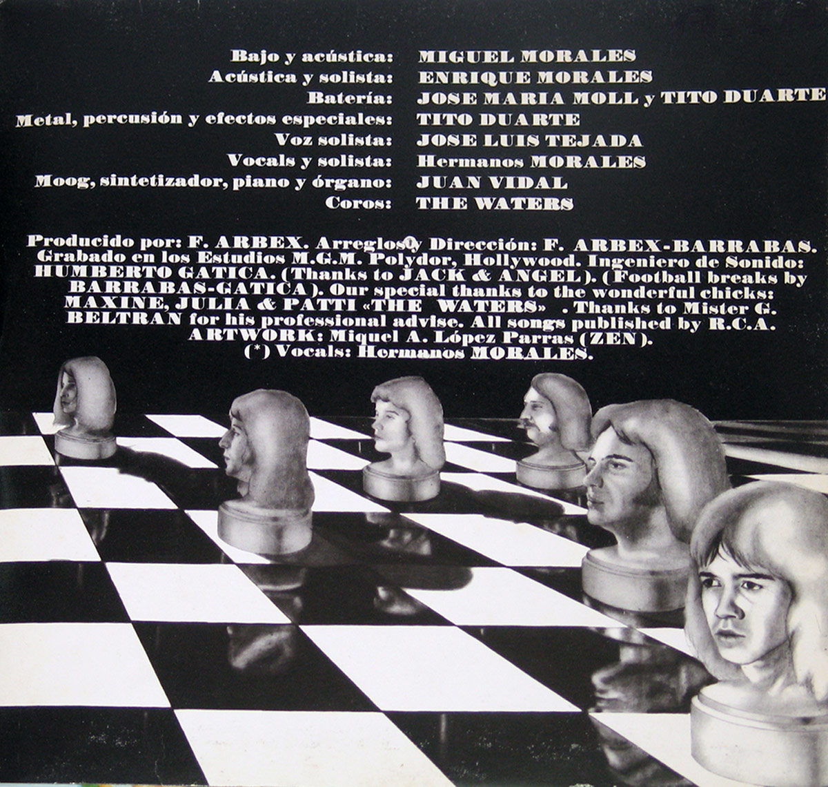 Inner cover of '¡Soltad a Barrabás!', featuring a surreal black-and-white checkerboard scene with sculpted human-like busts as chess pieces. The upper half contains album credits in bold white text, listing musicians, producers, and contributors.