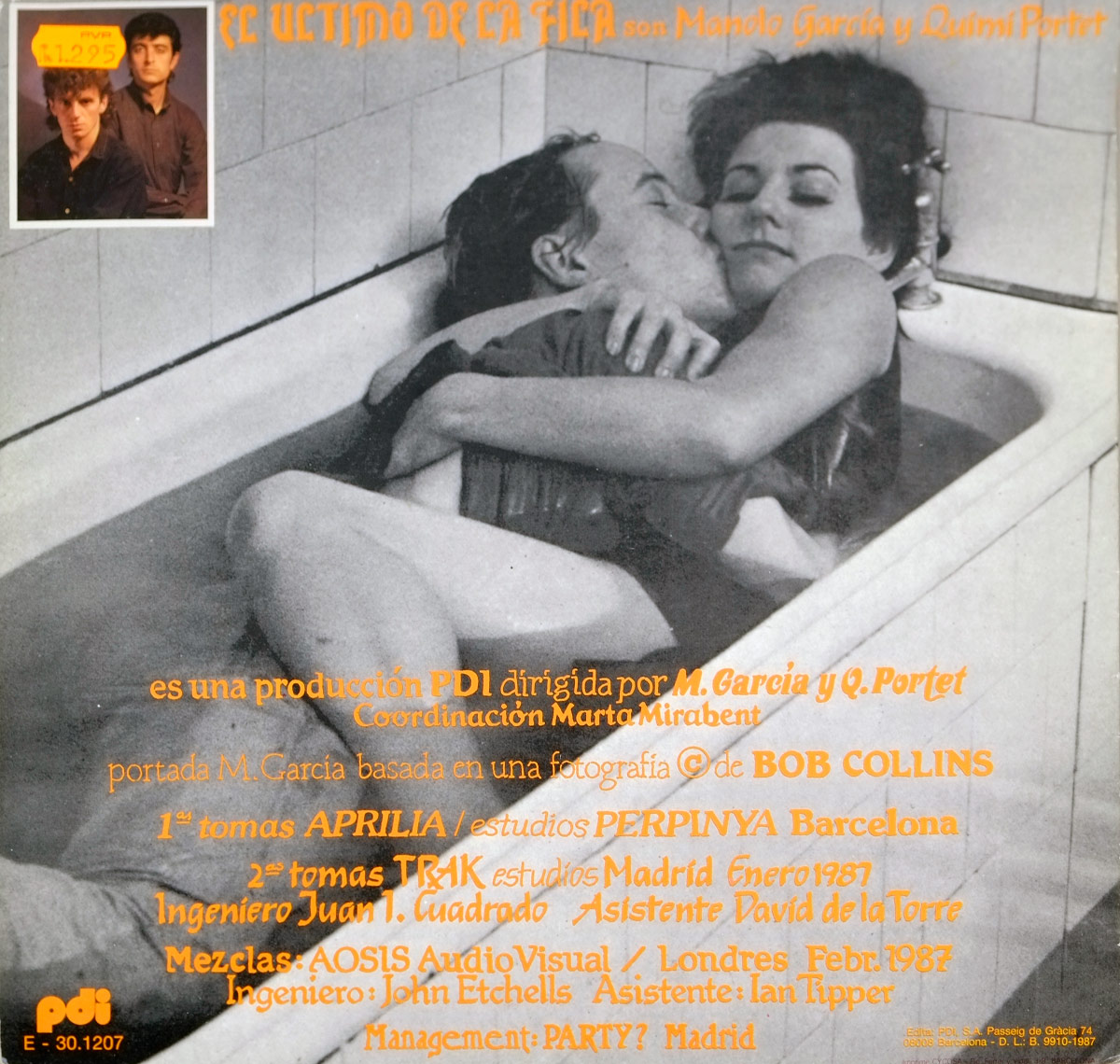 Back cover of Último de la Fila's 'Nuevas Mezclas' album, featuring a black-and-white photograph of a couple embracing in a bathtub, with album credits and production details in orange text.