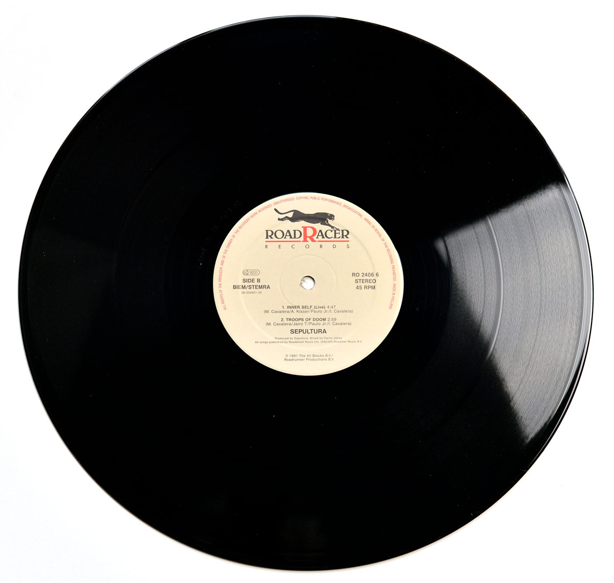 Side B of SEPULTURA's Arise 12-inch vinyl maxi-single. Black record with beige Roadracer label showing two live tracks: Inner Self and Troops of Doom, catalog RO 2406-6, 45 RPM.